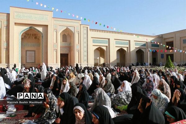 نماز عید فطر در شاهچراغ