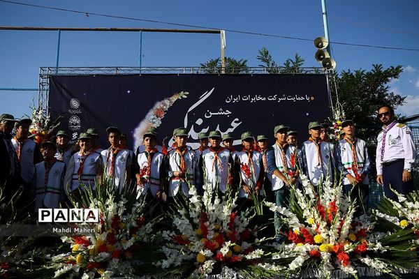 حضور پر شور و فعال دانش آموران پیشتاز در مراسم نماز عید فطر