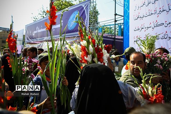 حضور پر شور و فعال دانش آموران پیشتاز در مراسم نماز عید فطر