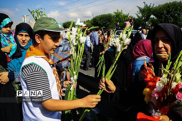 حضور پر شور و فعال دانش آموران پیشتاز در مراسم نماز عید فطر