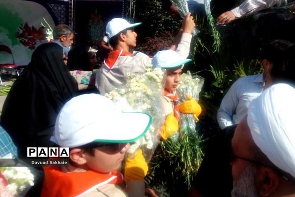 حضور پیشتازان شهرستانهای تهران در مصلی امام خمینی(ره) و استقبال از نمازگزاران