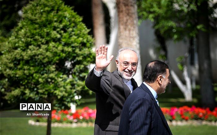 نشست فوق العاده رئیس سازمان انرژی اتمی بعد از دستور  رهبری
