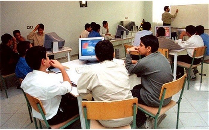 تدریس بیش از 200 رشته مهارتی در هنرستان های فنی و حرفه ای و کاردانش