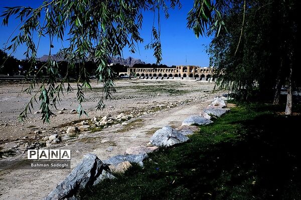 زاینده رود تشنه است
