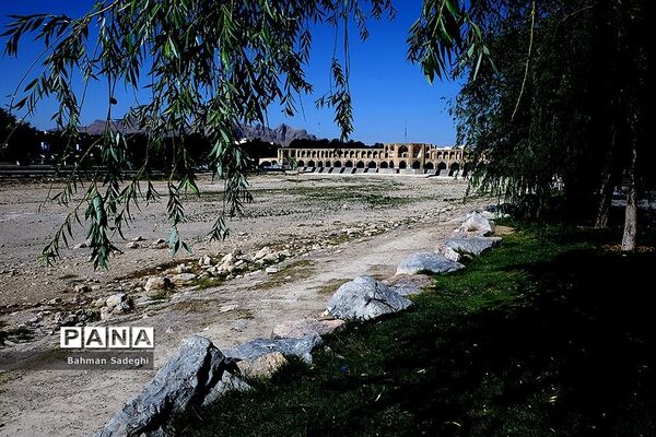 زاینده رود تشنه است