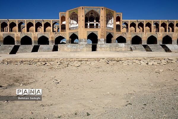 زاینده رود تشنه است