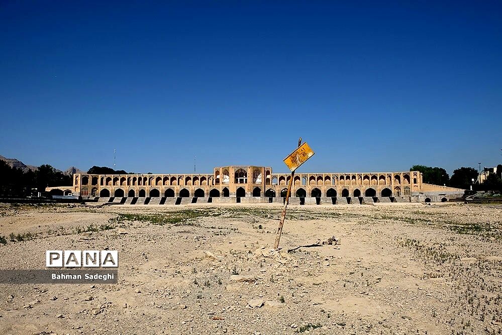 زاینده رود تشنه است