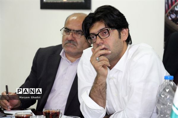 نخستین نشست اعضای دوره جدید شورا و مجلس دانش‌آموزی مازندران