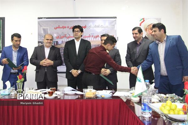 نخستین نشست اعضای دوره جدید شورا و مجلس دانش‌آموزی مازندران