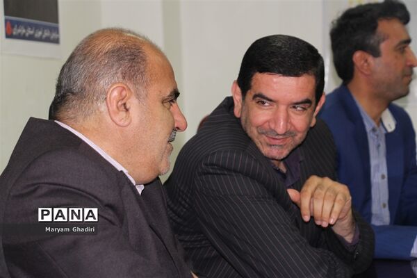 نخستین نشست اعضای دوره جدید شورا و مجلس دانش‌آموزی مازندران