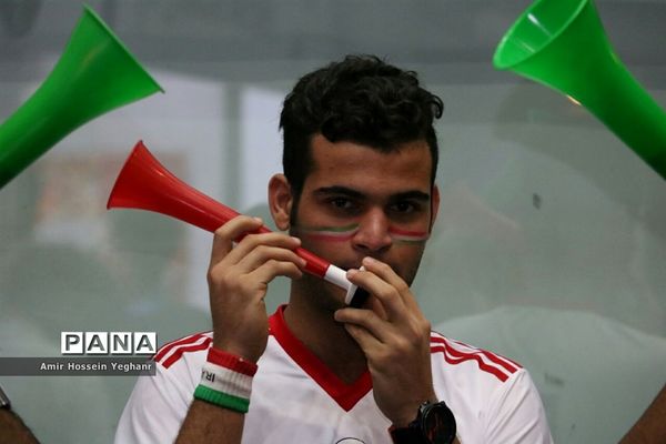 تماشای بازی ایران و اسپانیا در جزیره کیش