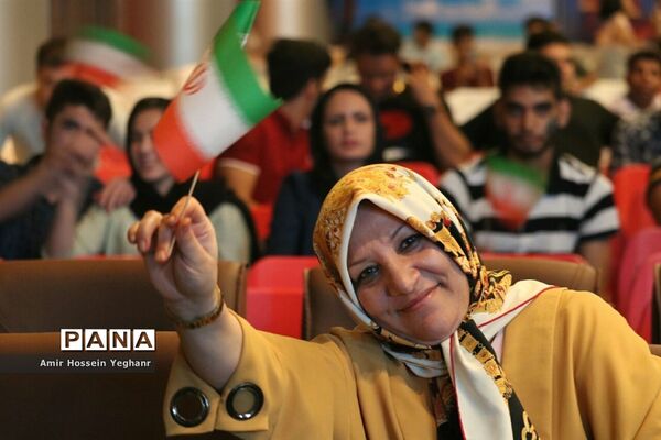 تماشای بازی ایران و اسپانیا در جزیره کیش