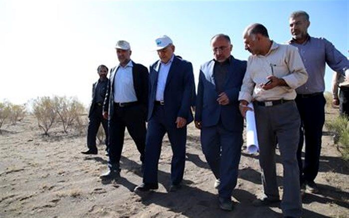 وضع 100 هزار هکتار از اراضی بیابانی قم بحرانی است
