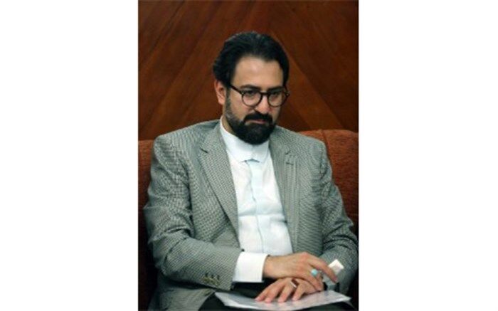 معاون هنری وزارت ارشاد نشان هنری‌اش را برگرداند