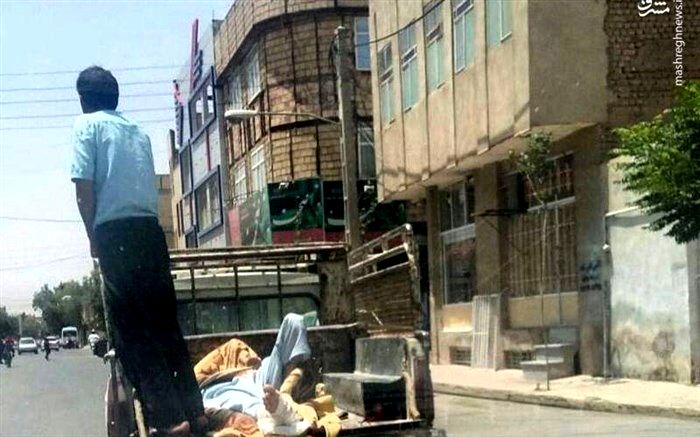 تصویر/ انتقال بیمار با وانت در قم!