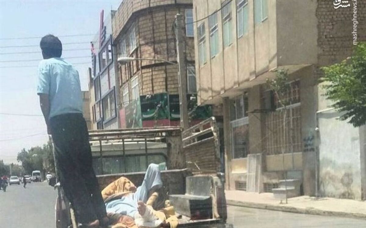 تصویر/ انتقال بیمار با وانت در قم!