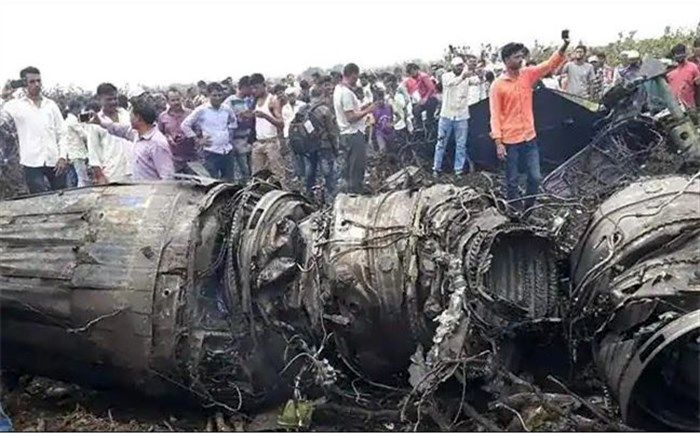 تصاویر/ سقوط جنگنده سوخو۳۰ در هند