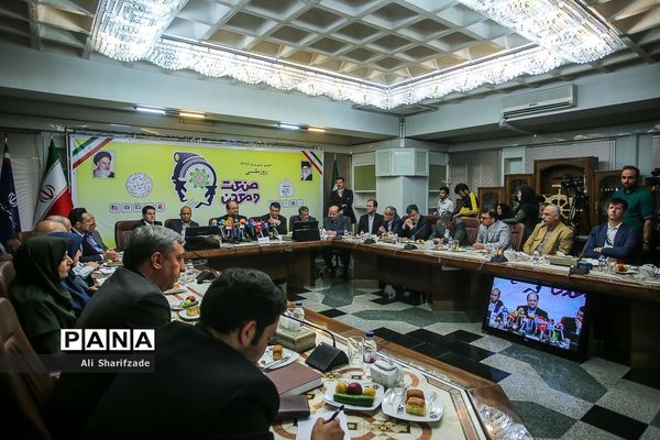 نشست خبری وزیر صنعت،‌ معدن و تجارت
