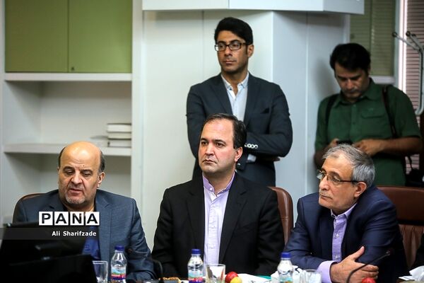 نشست خبری وزیر صنعت،‌ معدن و تجارت
