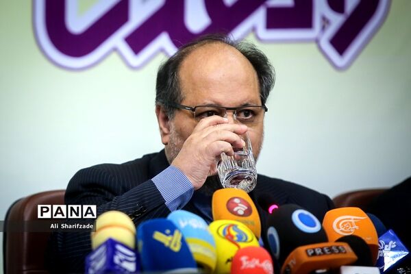 نشست خبری وزیر صنعت،‌ معدن و تجارت