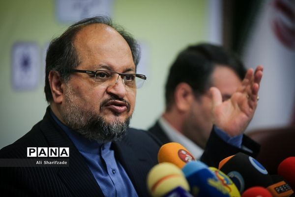 نشست خبری وزیر صنعت،‌ معدن و تجارت