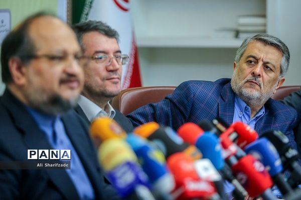 نشست خبری وزیر صنعت،‌ معدن و تجارت