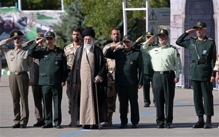 رهبر انقلاب: هزینه تسلیم شدن به مراتب بیشتر از مقاومت و ایستادگی است