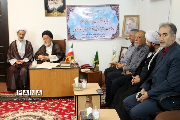 نشست صمیمی جانبازان شیمیایی با نماینده ولی فقیه در استان سمنان