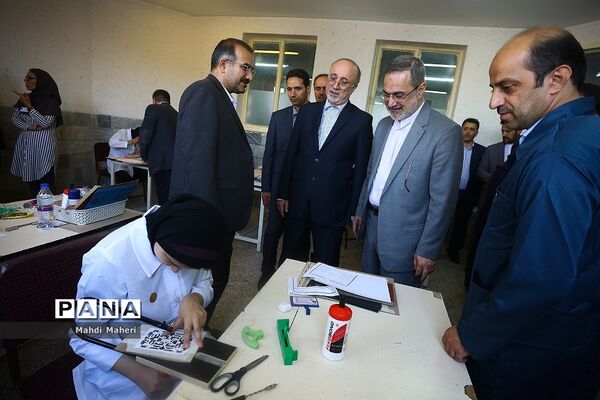 بازدید وزیرآموزش‌ و پرورش از شانزدهمین دوره مسابقات کشوری علمی و کاربردی