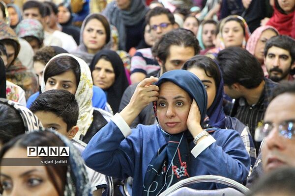 کتاب«من یک بازیگرم» با حضور پرویزپرستویی در یزد رونمایی و امضا شد