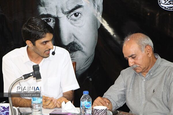 کتاب«من یک بازیگرم» با حضور پرویزپرستویی در یزد رونمایی و امضا شد