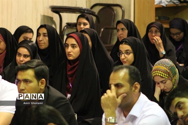 دیدار برگزیدگان کنگره ملی پرسش مهرهجدهم با سید حسن خمینی