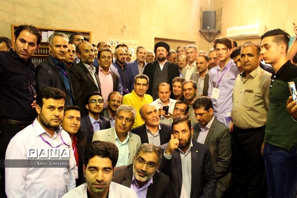 دیدار برگزیدگان کنگره ملی پرسش مهرهجدهم با سید حسن خمینی
