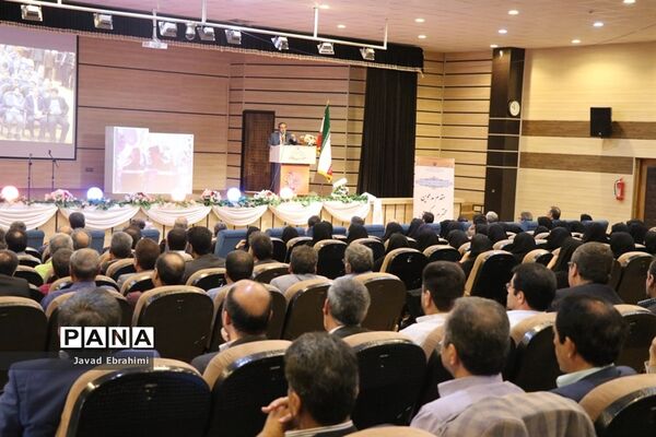 مراسم تجلیل از مدیر سابق آموزش پرورش تبادکان