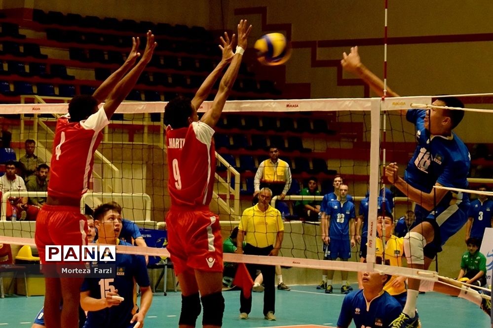 مسابقات قهرمانی والیبال نوجوانان آسیا در تبریز؛  قزاقستان- عمان