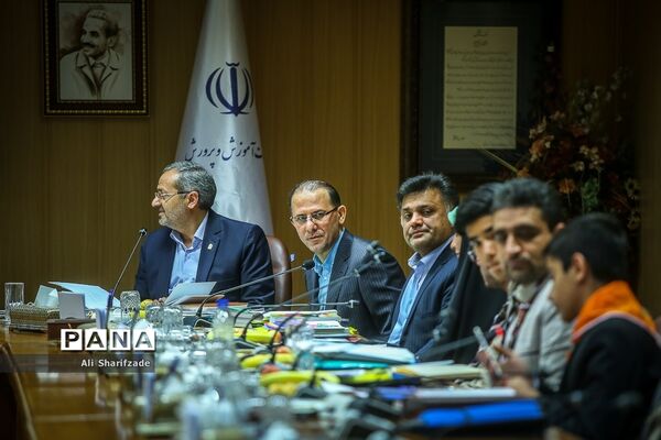جلسه هیأت امنای سازمان دانش آموزی با حضور وزیر آموزش و پرورش
