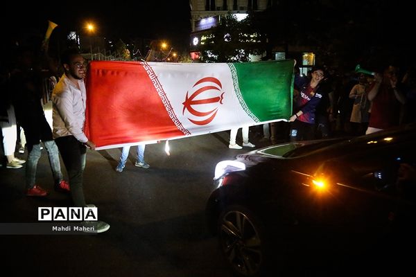 شادی مردم تهران پس از آخرین بازی ایران در جام جهانی