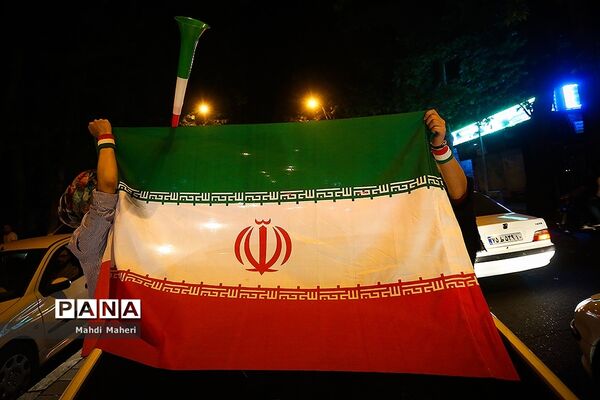شادی مردم تهران پس از آخرین بازی ایران در جام جهانی