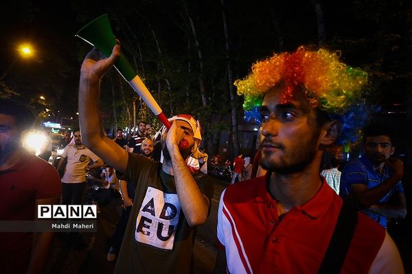 شادی مردم تهران پس از آخرین بازی ایران در جام جهانی