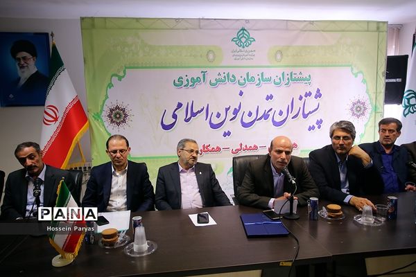 مراسم تکریم و معارفه معاونان پشتیبانی و تامین منابع پیشین و جدید سازمان دانش‌آموزی