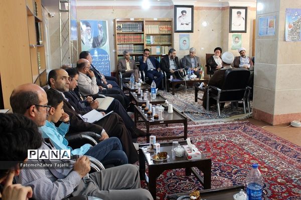 دیدار مدیران استان با نماینده ولی فقیه در استان سمنان