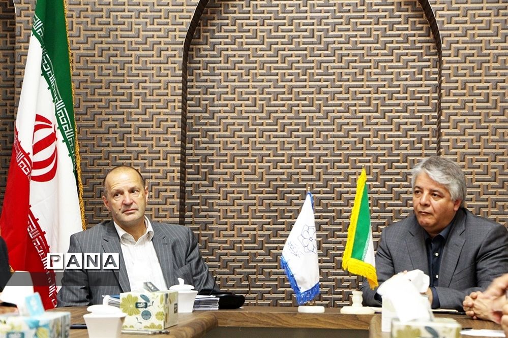 دیدار رئیس بنیاد جهانی انرژی با مسئولان شهرداری یزد