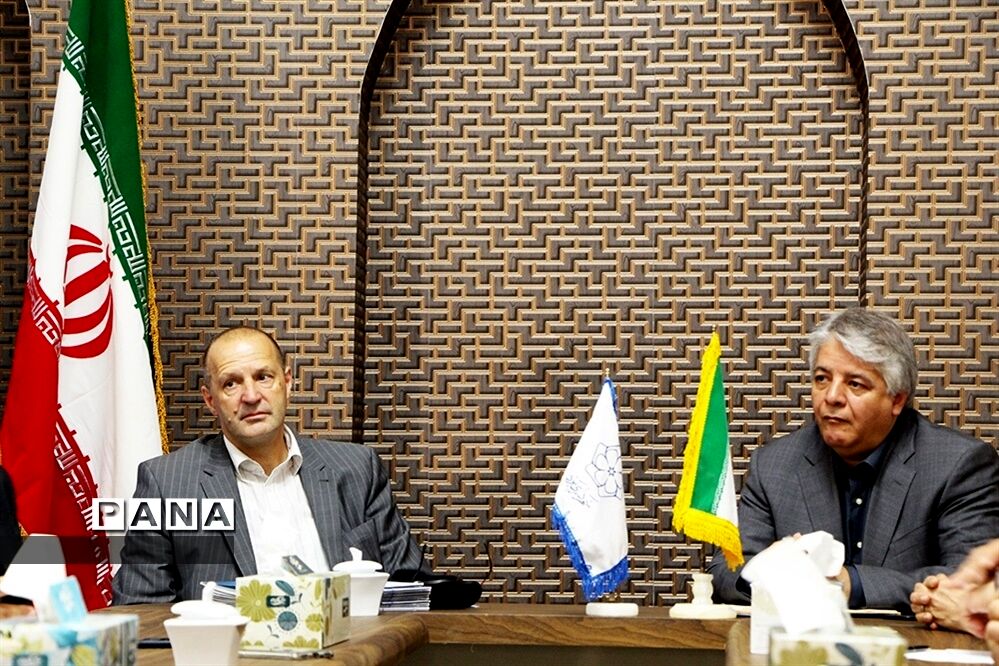 دیدار رئیس بنیاد جهانی انرژی با مسئولان شهرداری یزد