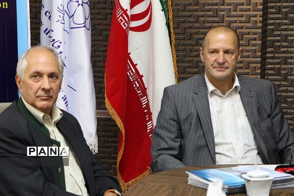 دیدار رئیس بنیاد جهانی انرژی با مسئولان شهرداری یزد