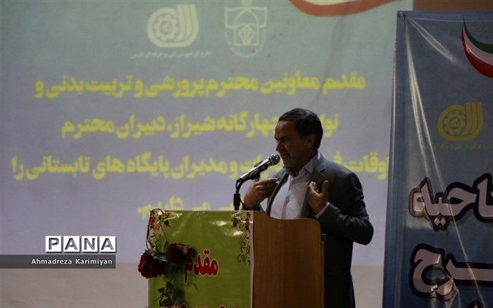 دانش آموزان را با مهارت آموزی از آسیب های جامعه دور کنیم