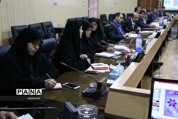 نشست شورای معاونان آموزش و پرورش استان یزد با حضور رضوان حکیم زاده معاون آموزش ابتدایی کشور