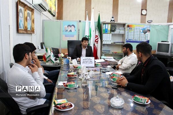 نشست اعضای شورای دانش آموزی بوشهر با رئیس سازمان دانش آموزی استان بوشهر