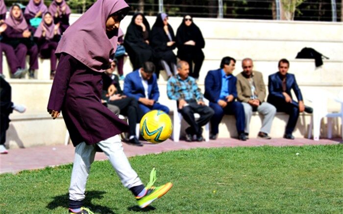 دانش‌آموز محلاتی به اردوی تدارکاتی تیم ملی فوتبال دختران دعوت شد