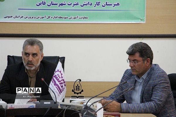 تجلیل از فاطمه فنایی رتبه دوم نگارگری کشور در شهرستان قائن
