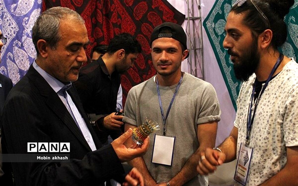 استاندار آذربایجان شرقی تاکید کرد: نقش موثر صنایع دستی در اشتغال‌زایی